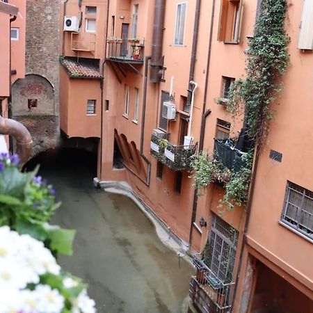 Little Apartment Over The Canal Болонья Екстер'єр фото